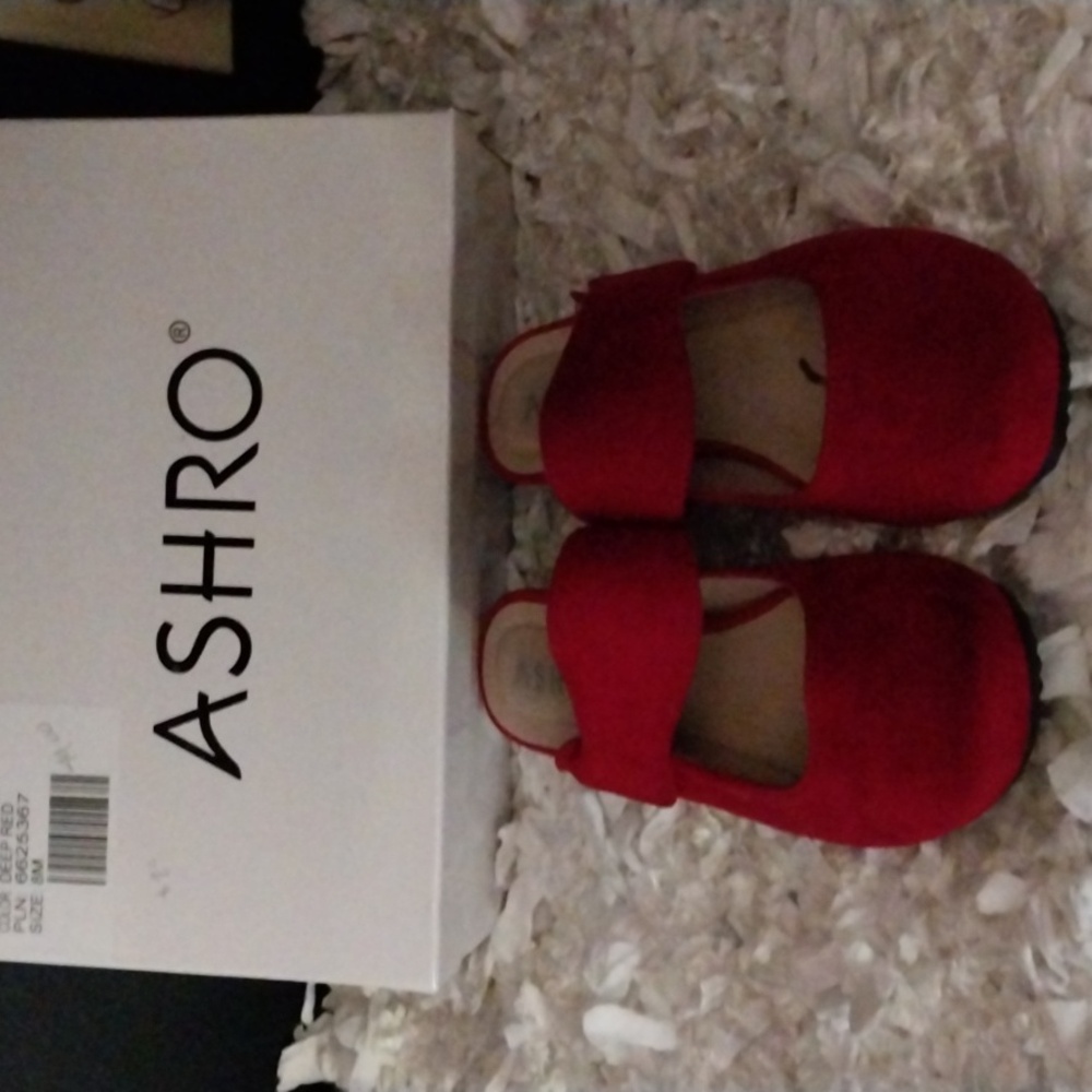Shoes - Picture 3 of 4